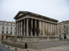 Nîmes